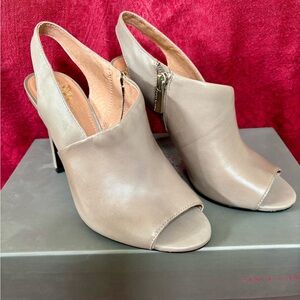 Vince Camuto Women's Tan Peep-Toe Heels